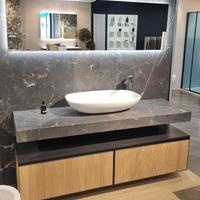 Mobile bagno completo di ciotola e specchio.