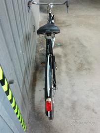 Antica bicicletta da uomini 