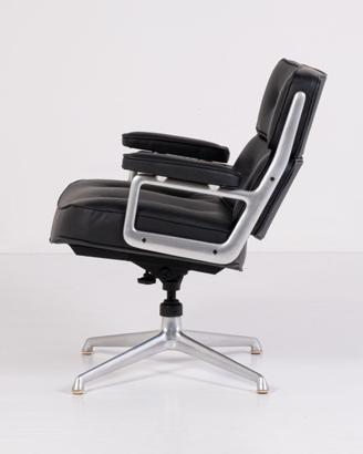 Poltrona Lobby Chair ES 108 – Design Charles e Ray