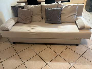 Divano letto in buone condizioni
