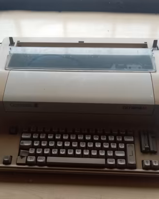 Macchina da scrivere Olympia