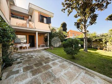 VILLA A SCHIERA A ANZIO