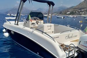 Barca a motore Manó Marine