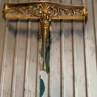 Consola in ottone vecchio antico senza piano sopra