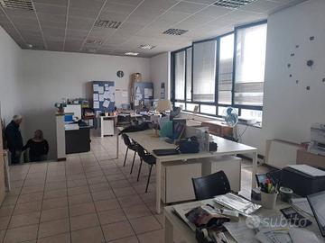 Immobile di 1580 m² a Vittuone
