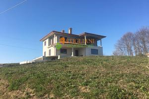 Villa, immersa nel verde - Baranello