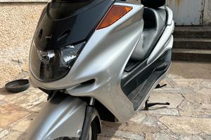 Scooter usato quasi nuovo non perdi tempo