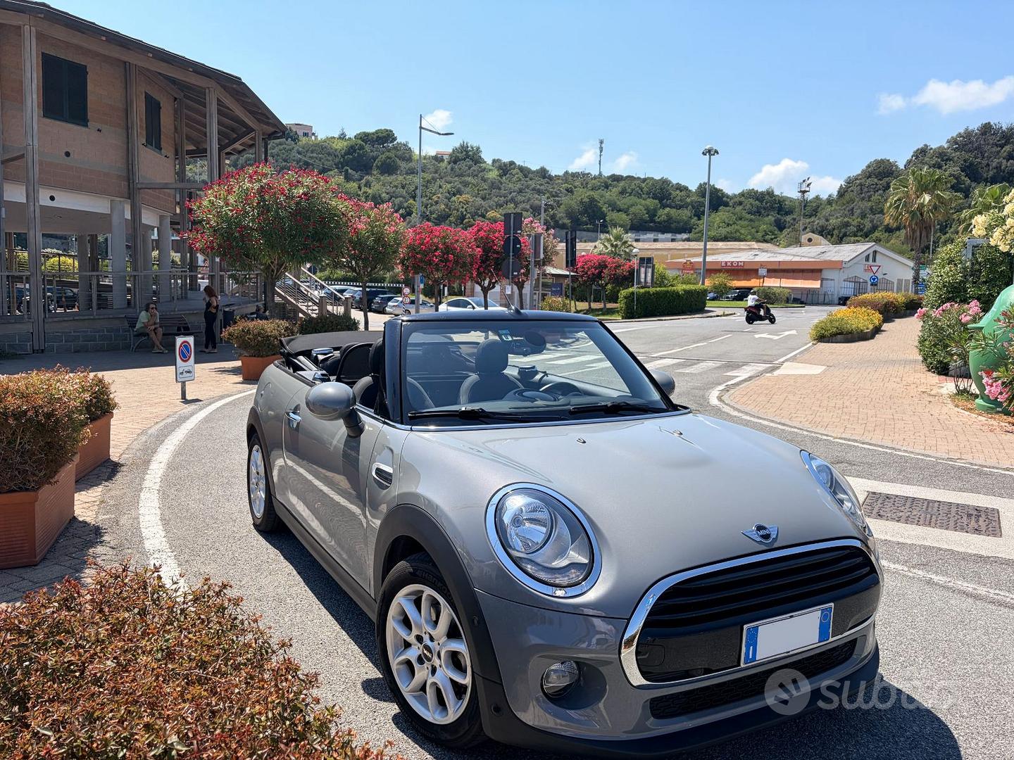 Mini Mini Cooper Cabrio 2017 photo 2