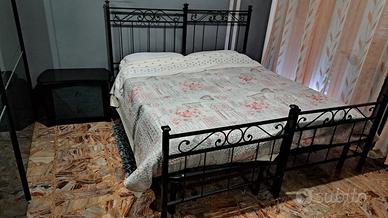 2 lettini per cameretta in ferro battuto. 