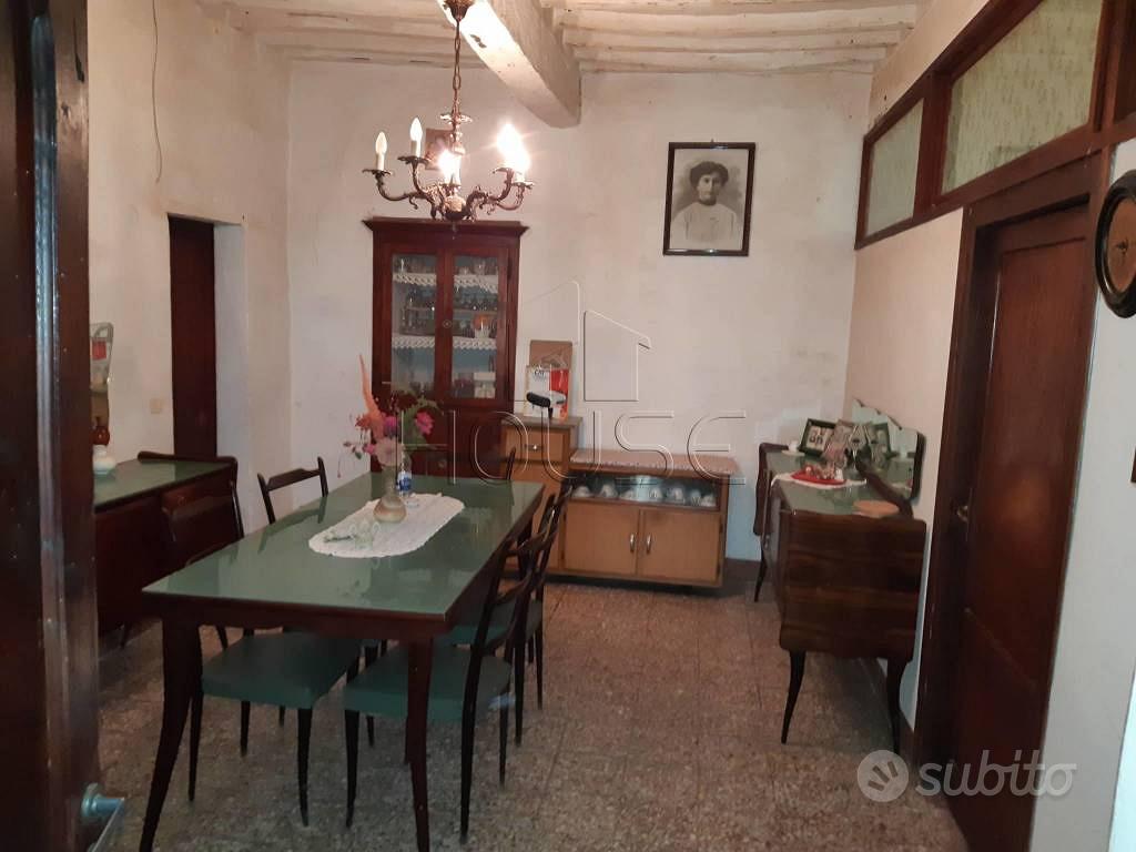 Rustico / Casale di 300 m² con 5 locali a San Gius - Altro