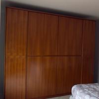 Armadio, comodini,  como’ e specchio in noce