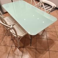 sedie con tavolo in cristallo