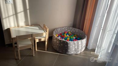Piscina per bambini con palline