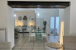 Villa moderna con 3 camere e ampio giardino a Less