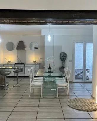Villa moderna con 3 camere e ampio giardino a Less