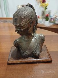 statuetta dea bendata