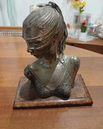 statuetta dea bendata