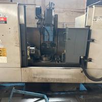 Centro di lavoro MazaK VTC 20 B con quarto asse