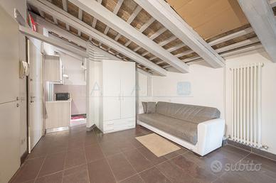 Appartamento mansardato MIRA centro AM100