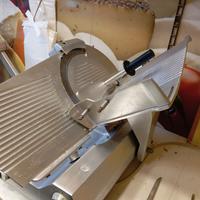 Affettatrice per banco alimentari