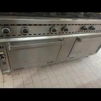 Cucina con due forni a gas