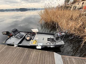Bass boat