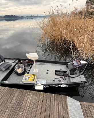 Bass boat