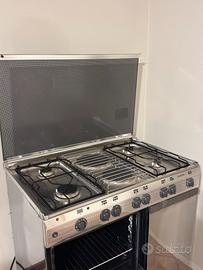 Cucina a gas Ariston 4 fuochi con forno