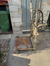 Carrello per fusto olio