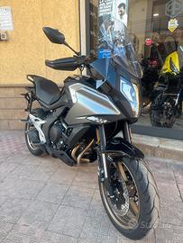 CF Moto MT 700