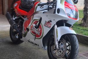 Suzuki gsx r srad 600