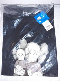 kaws x uniqlo 