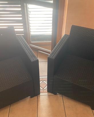 Divano poltrone piu cuscini