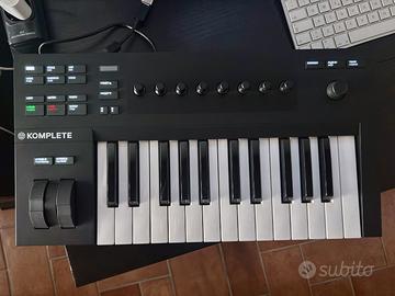 Komplete Kontrol A25 come NUOVA + Licenze Software