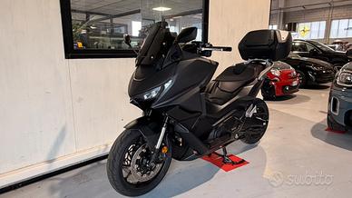 Honda forza 750 solo 250  km 03/2026