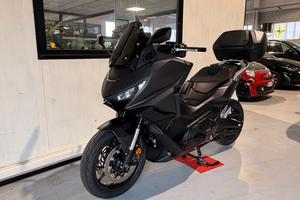 Honda forza 750 solo 250  km 03/2026