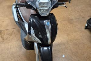 Scooter beverly 300 i.e. anno 2012