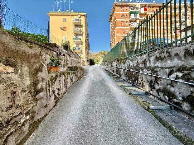 4 LOCALI A NAPOLI