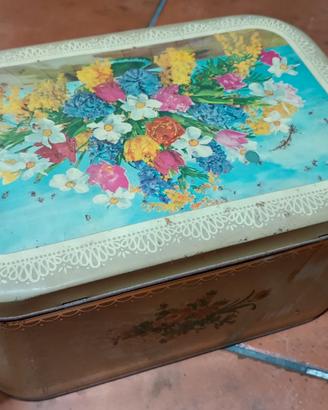 Scatola in latta anni 60 Stobbia Torino cioccolati