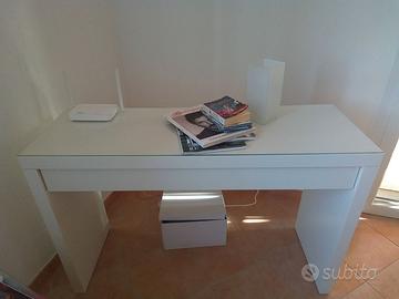 Tavolo consolle ikea