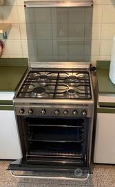 CUCINA A GAS E FRIGO