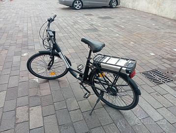 Bicicletta con motore elettrico