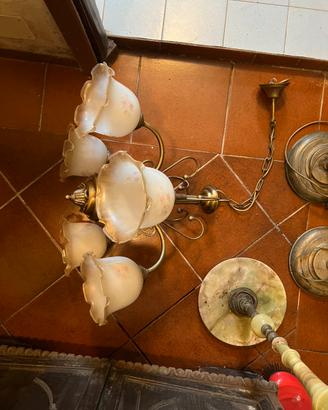 Lampade a piantana e lampadario vintage