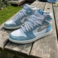 Jordan 1 High Hyper Royal