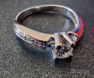 solitario in oro bianco 750