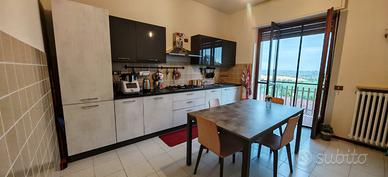 Cucina completa di elettrodomestici