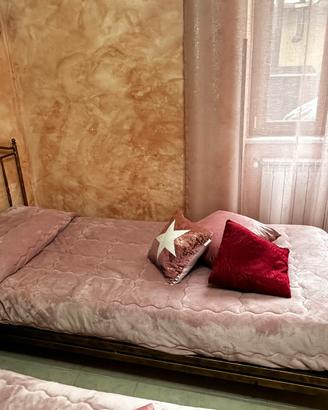 letti artigianali in ferro battuto color oro