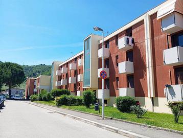 Appartamento di 120 m² con più di 5 locali e box a