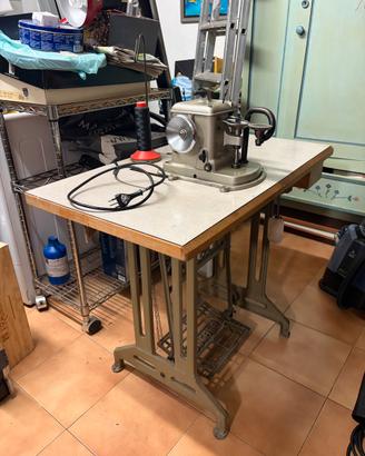 Macchina da cucire industriale vintage