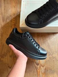 scarpe nere mcqueen